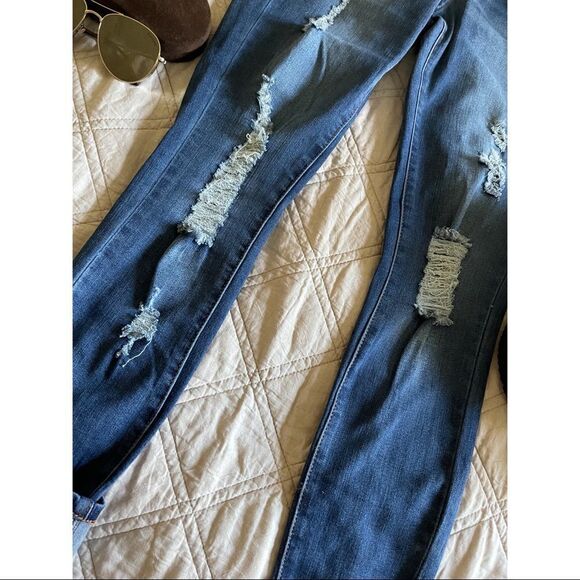 Distressed Skinny Jeans - Picture 3 of 6